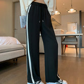 Schwarze, sportliche, bequeme, lockere Hose mit hoher Taille und Seitenlinien